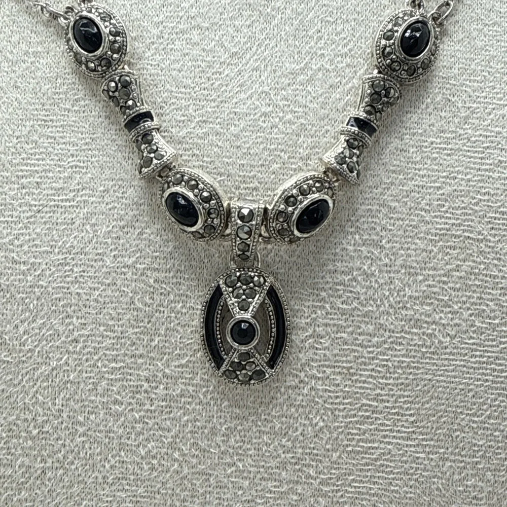 Vintage Monet Double Strand Silver Tone Marcasite With Black Glass 14-16